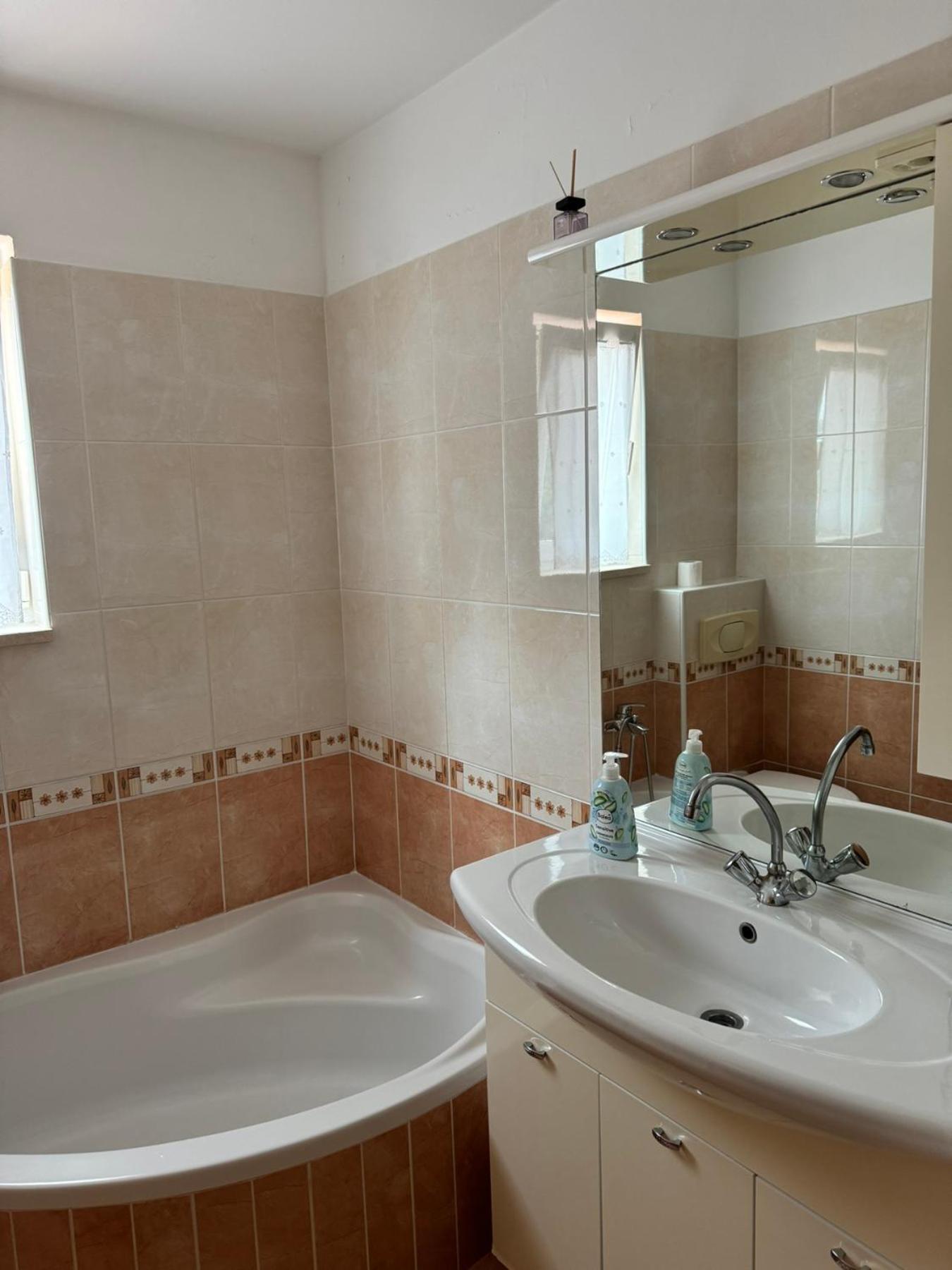 Apartments Dumicic Supetarska Draga Ngoại thất bức ảnh