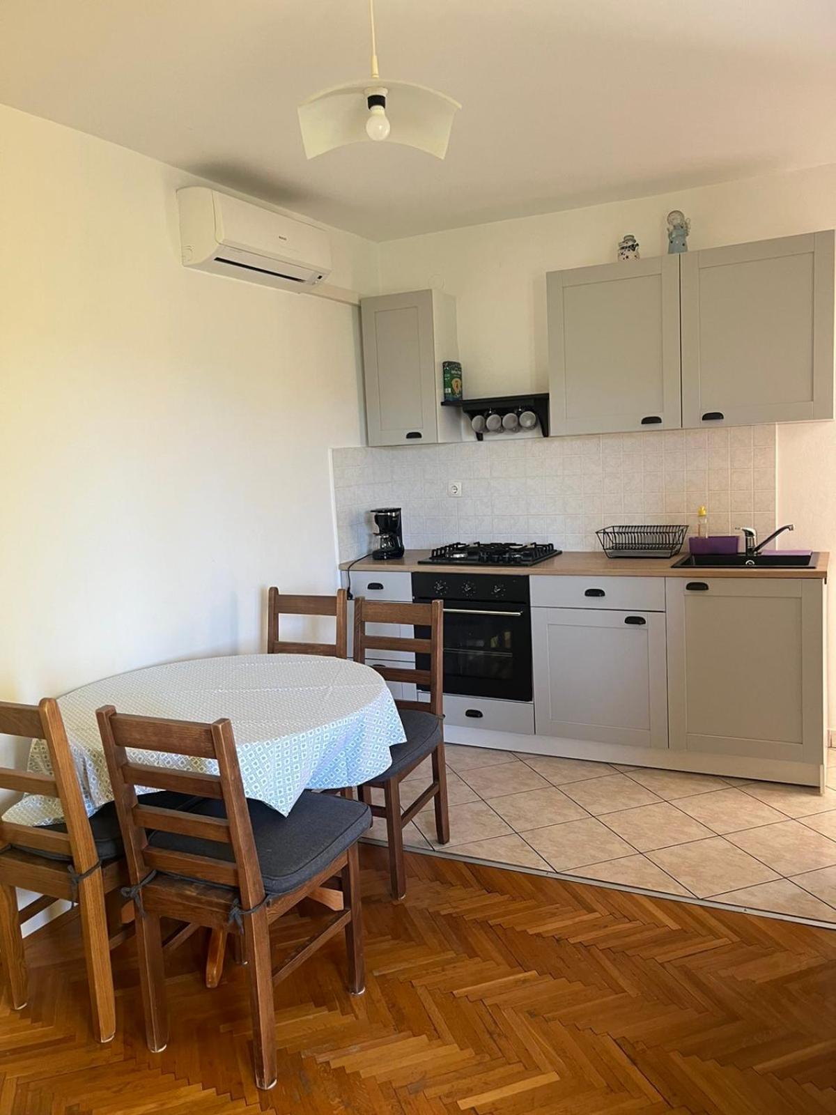 Apartments Dumicic Supetarska Draga Ngoại thất bức ảnh
