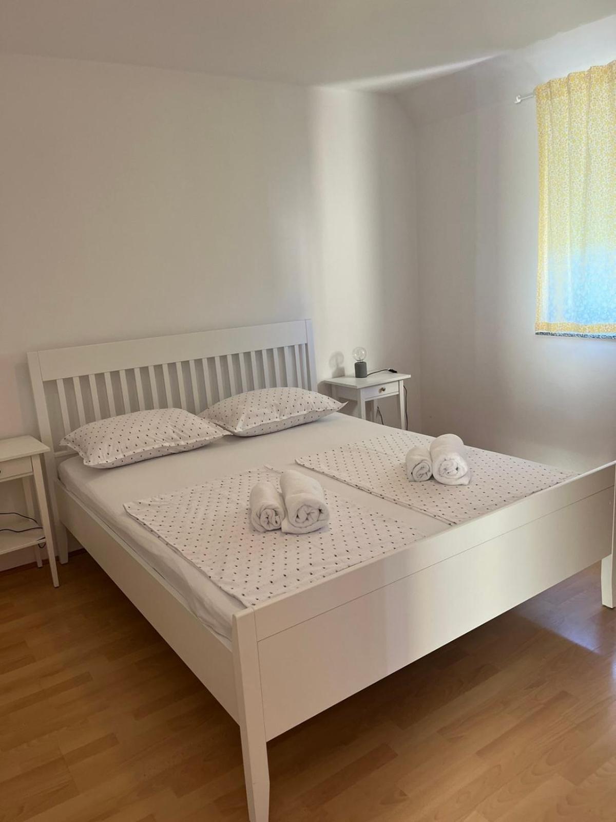Apartments Dumicic Supetarska Draga Ngoại thất bức ảnh