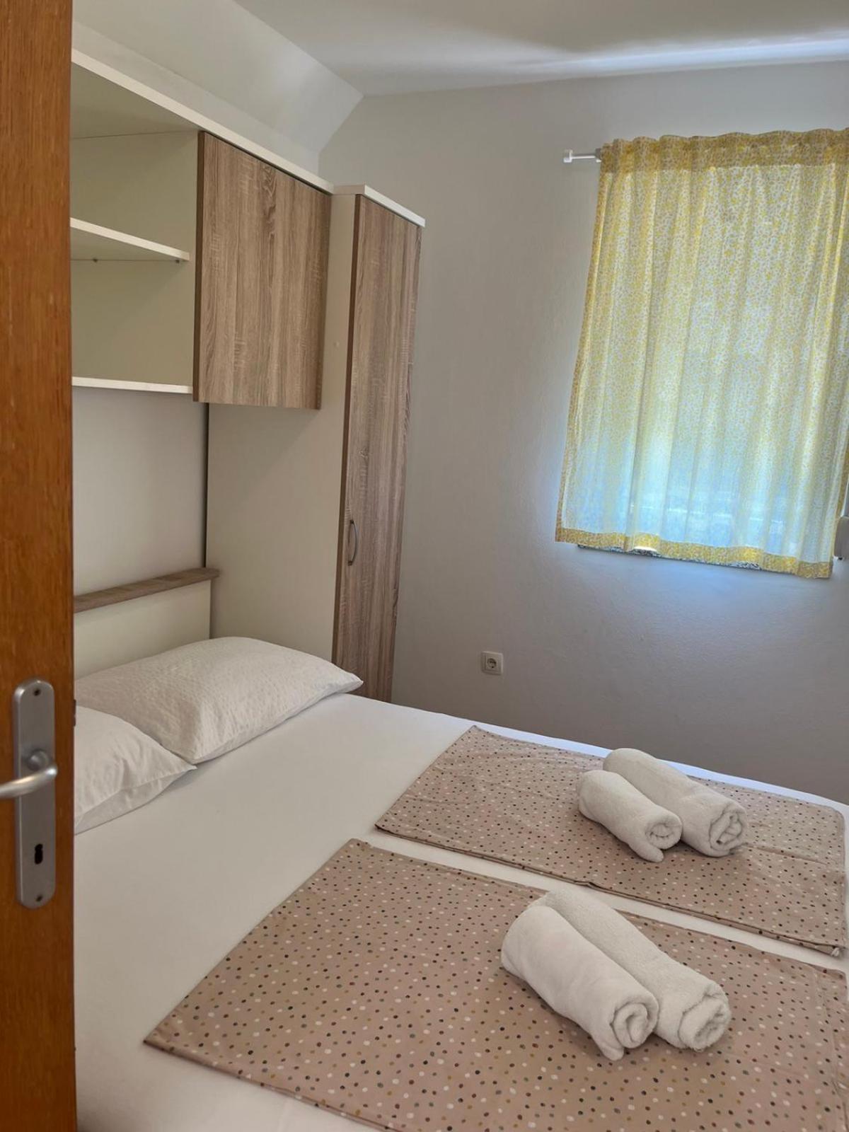 Apartments Dumicic Supetarska Draga Ngoại thất bức ảnh