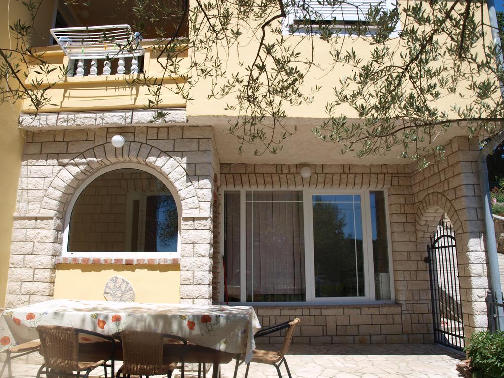 Apartments Dumicic Supetarska Draga Ngoại thất bức ảnh